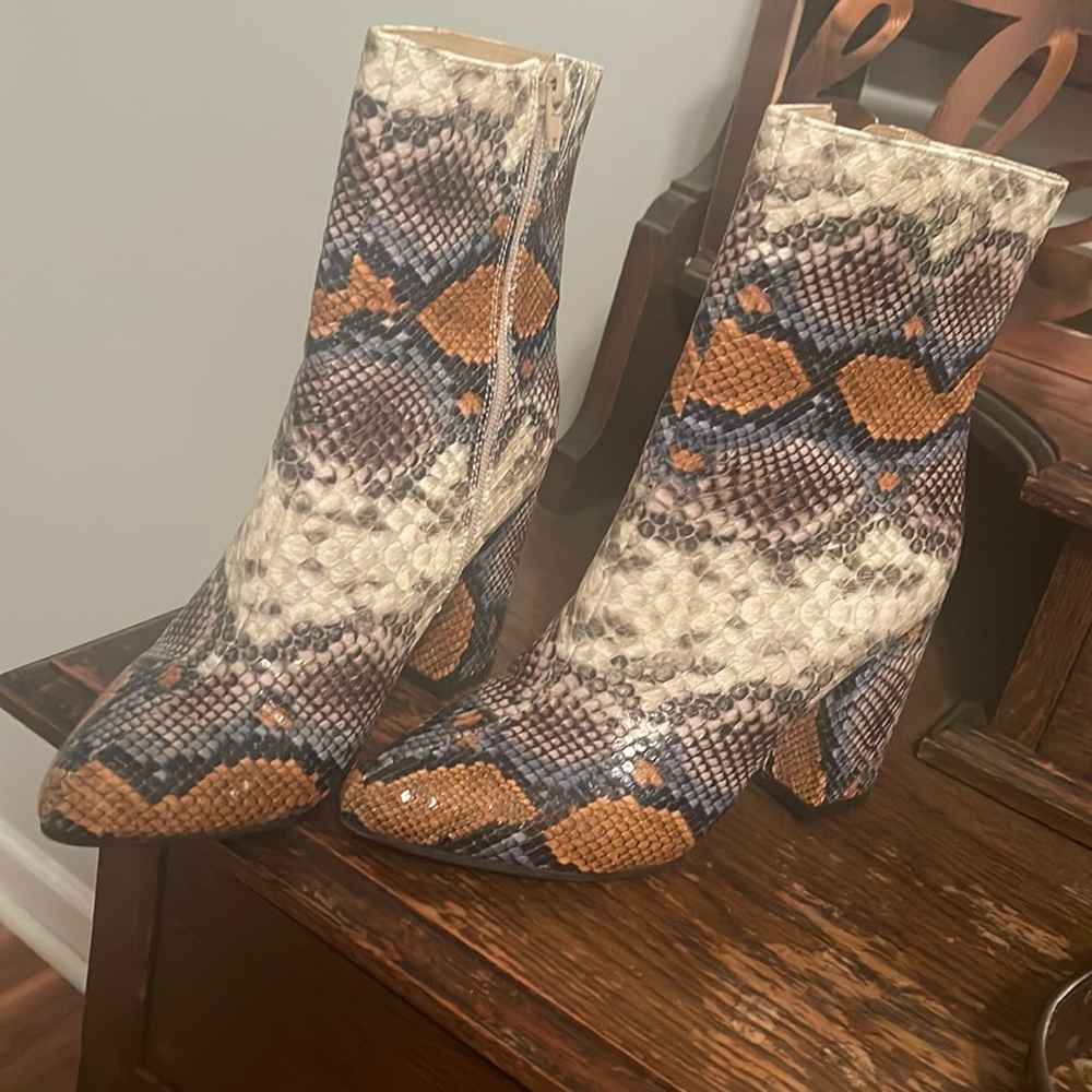 The limited…size 8 work 2 hrs